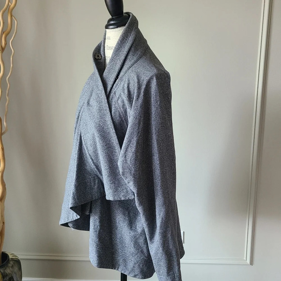 Lululemon Athletica gray snap buttons wrap cardigan sz.6 women's - Picture 2 of 9
